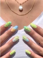 Dale otra dimensión a tu trabajo con estas ideas 3D. 🎨 ¿Te atreverías a llevar un diseño como estos en tu próximo set? Cuéntame cuál es tu estilo favorito. 👇 Adquiere nuestro nuevo Kit 3D Artist ✨ en nuestra web www.cherimoya.pe 💚 y crea variedad de diseños con relieve. #3DNailArt #Uñas3D #CherimoyaNails #TexturedNails