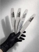 ¿Te preguntas por qué tu manicura no dura lo que debería? 🤔 El secreto no está en el color, ¡está en la base! 🧪✨ Antes de esmaltar, la preparación lo es todo. Nuestros preparadores de Cherimoya son el "match" obligatorio para que tu set pase de una semana a un mes intacto. 💪💅 1️⃣ Limpia.  2️⃣ Prepara.  3️⃣ ¡Brilla!Dile adiós a los desprendimientos y hola a una adherencia profesional. 🚀  #ManicureProfesional #UñasPerfectas #NailPrep #PreparadoresDeUñas #NailTechnician