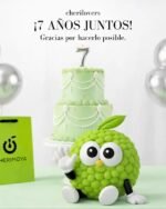 Siete años de color, de aprendizaje y de acompañarlas en cada diseño, en cada curso y en cada meta cumplida en su mesa de trabajo 💚 ✨ En Cherimoya no solo celebramos el tiempo, celebramos la pasión que cada una de ustedes pone en su arte. Gracias por elegirnos para crear magia en cada uña y por confiar en nuestra calidad desde el primer día. ¡Estamos de fiesta y el regalo es para ustedes! Gracias por estar atentas a las sorpresas que preparamos por nuestro aniversario. 🥳🎂 #Cherimoya7Años #AniversarioCherimoya #MundoCherimoya #NailArt #ComunidadCherimoya