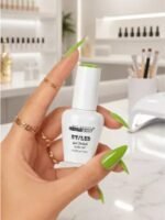 Ninguna uña del dedo índice fue dañada gravemente en la realización de este video... Bueno, quizás un poquito su orgullo. 😜 Menos mal que uso Base y Top Coat de Cherimoya, porque si no, ya sería historia. Confiesen: ¿quién más usa la uña de destornillador? 🛠️🤡 #ReelsNails #NailVideo #BeautyHacks #ManicuristasDelMundo #chmanicura