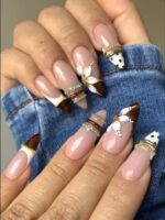 Manifestando uñas perfectas 24/7. 🧿  Este es el resultado cuando dejas tus manos en manos de los mejores productos. Todo el brillo, la nivelación y el color impecable son gracias a Cherimoya. 🍒✨ ¿Les gustaría un video tutorial haciendo estas hermosas uñitas? 💚 Guarda este video para tu próxima cita o para inspirar tu set de la semana. ¡Te mereces este nivel de perfección! #AsiSueñanMisUñas #Cherimoya #NailInspo #NailArt #chmanicura